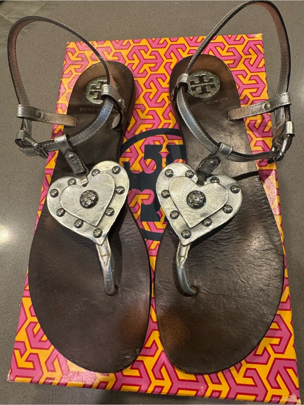 Tory Burch Heart Sandals in Metallic Silver Size 7.5